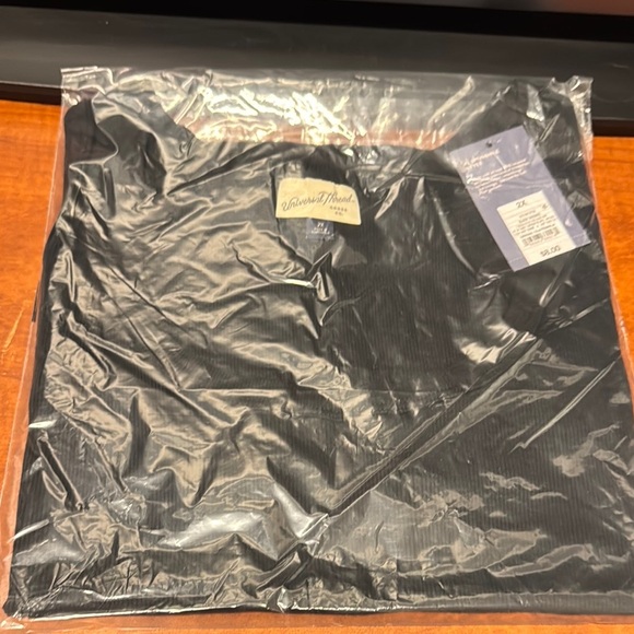 Universal Threads Black Sleeveless Women's Top perfect for summer 2X - Picture 3 of 4